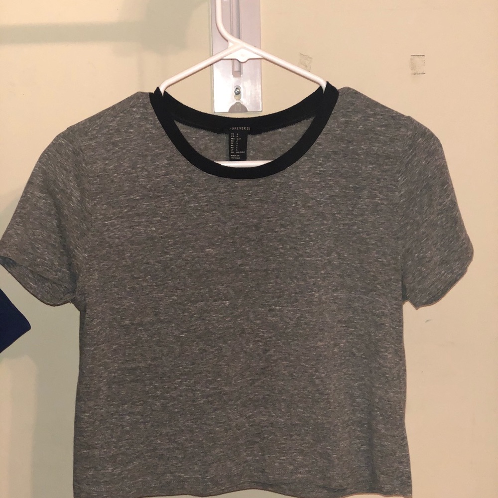 Cropped grey tshirt